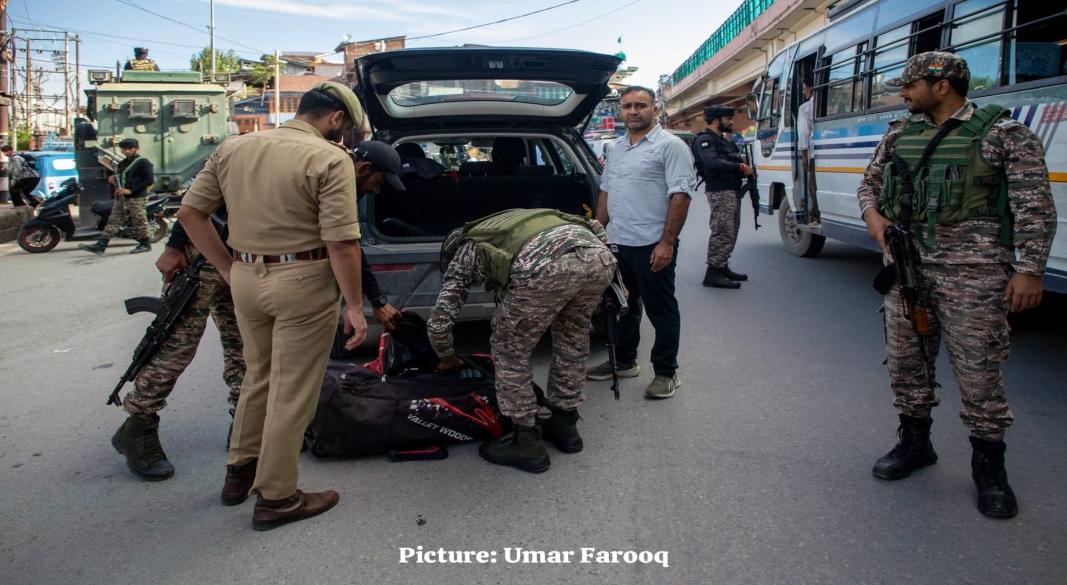 Security beefed up across Kashmir ahead of I-Day Celebrations | Picture: Umar Farooq